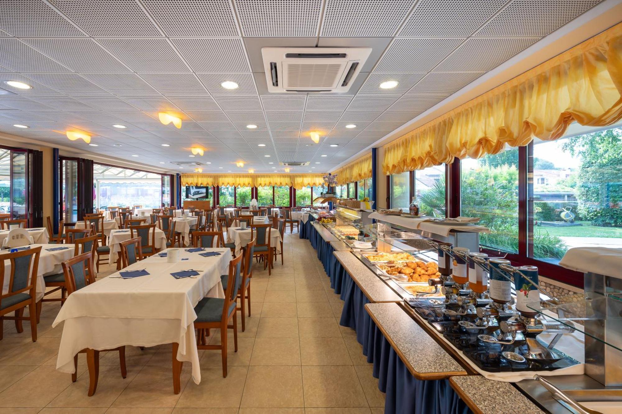 Villaggio Planetarium Resort Bibione Bagian luar foto