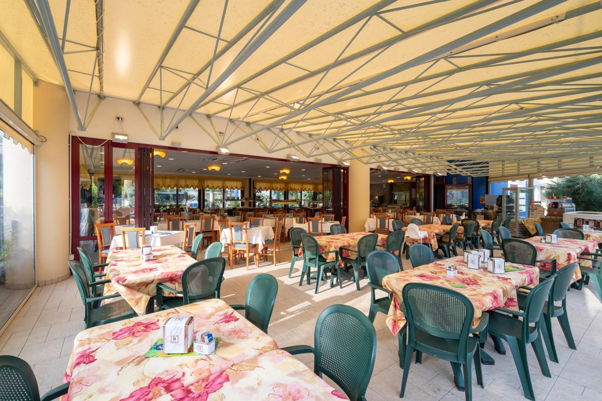 Villaggio Planetarium Resort Bibione Bagian luar foto