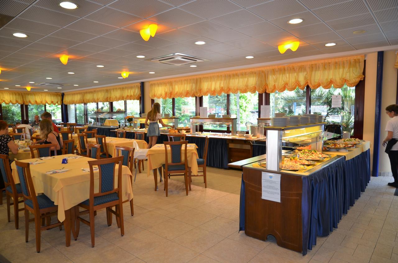 Villaggio Planetarium Resort Bibione Bagian luar foto